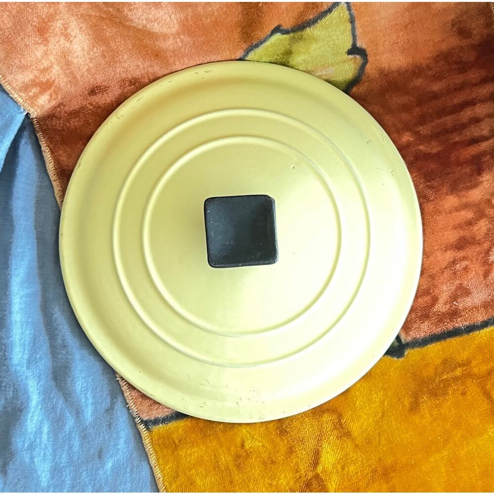 Vintage Le Creuset Elysees Pale Yellow 2.5 QT Dutch Oven LID ONLY Square Knob #C